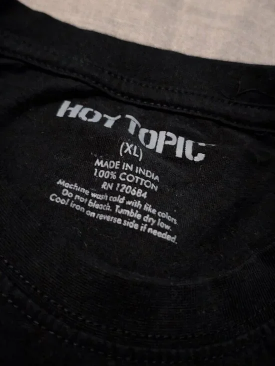 Hot Topic Tee - Picture 2 of 6